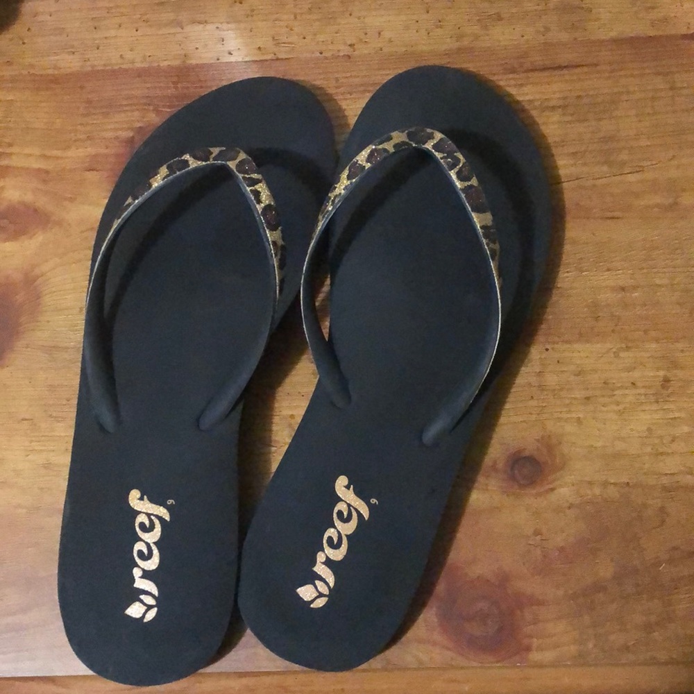 Glittery Leopard Print Flip Flops